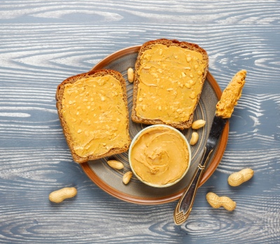 صبحانه با کره بادام زمینی