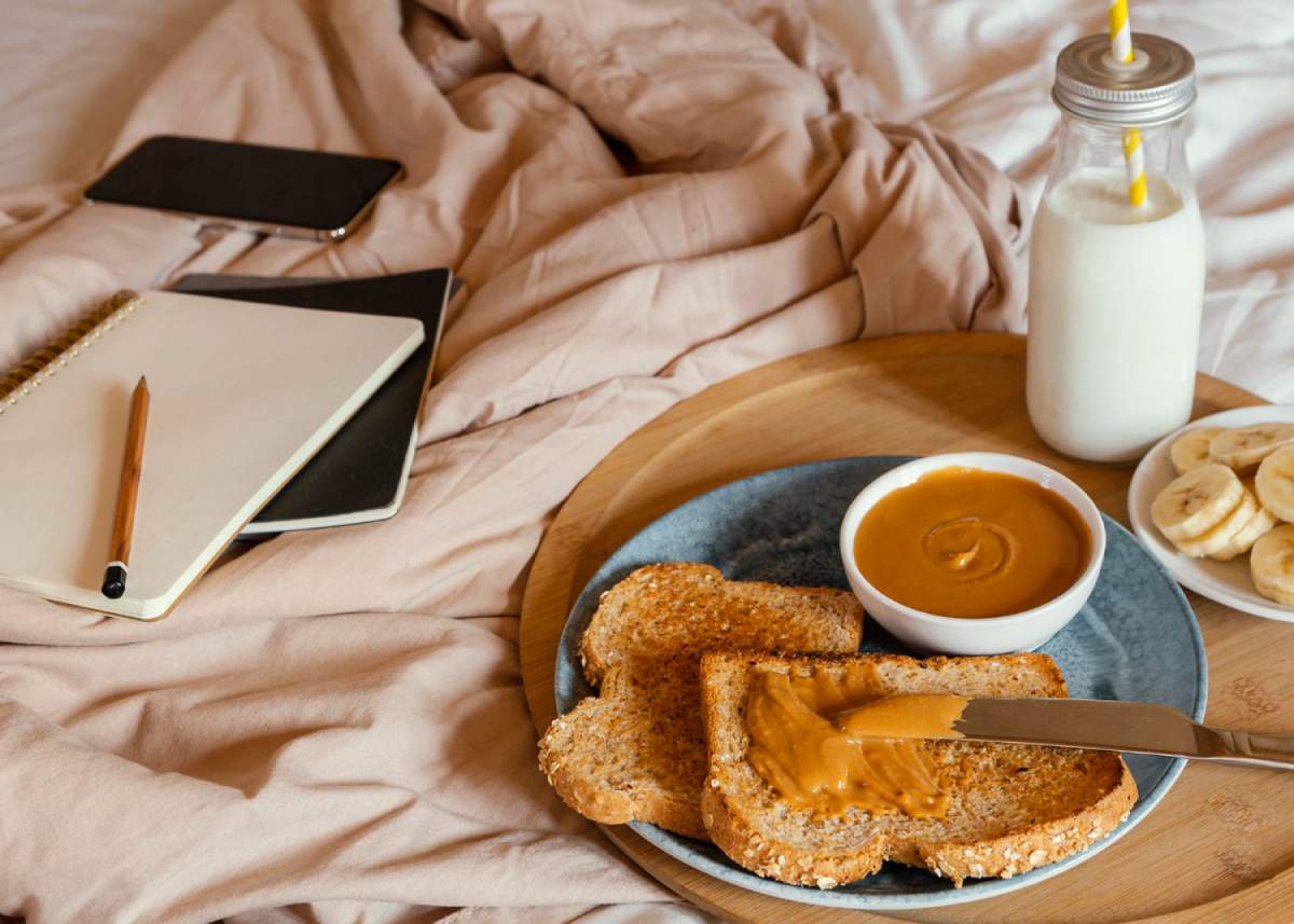 صبحانه خوشمزه با کره بادام زمینی