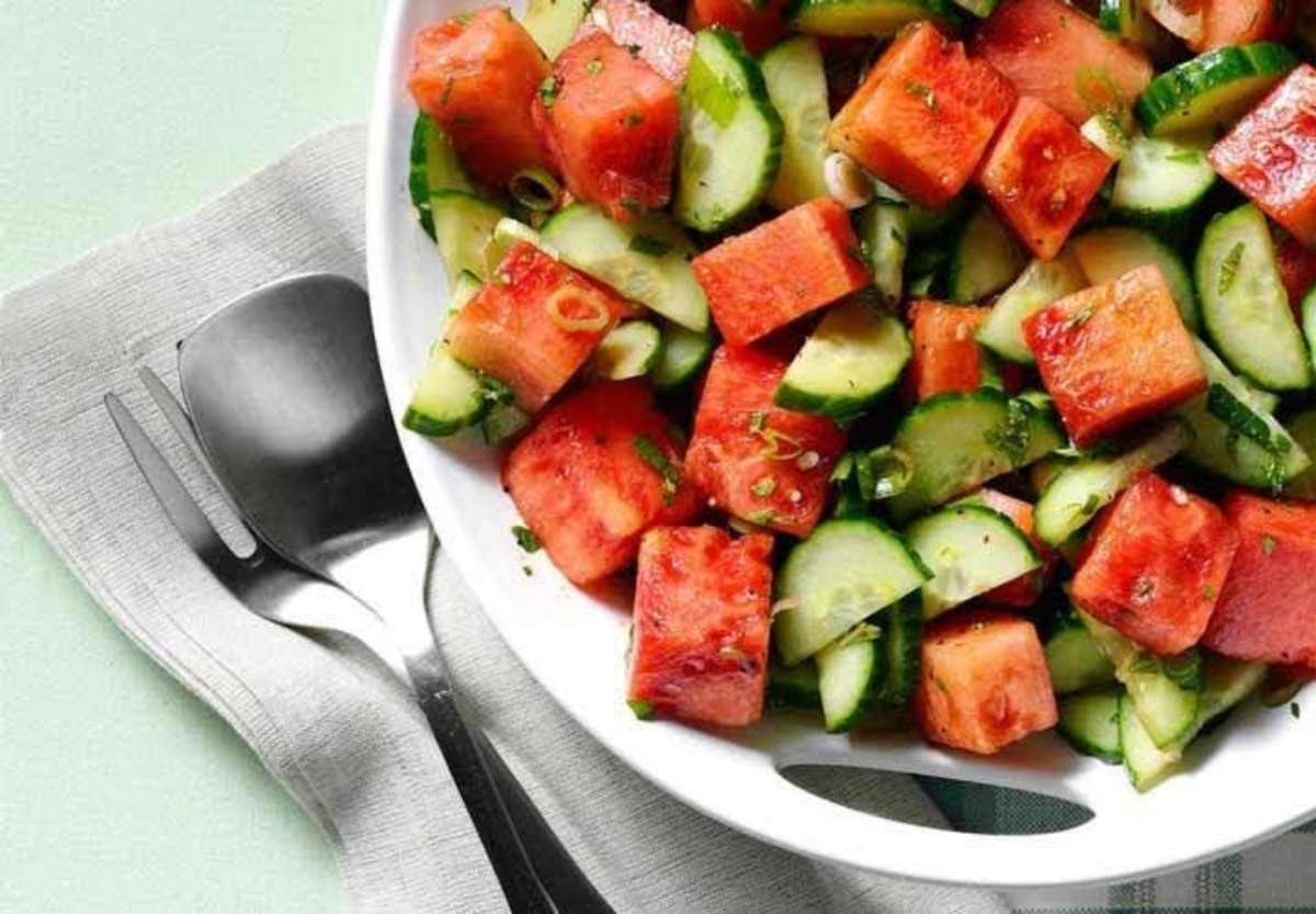 سالاد میوه با میوه های تابستانی