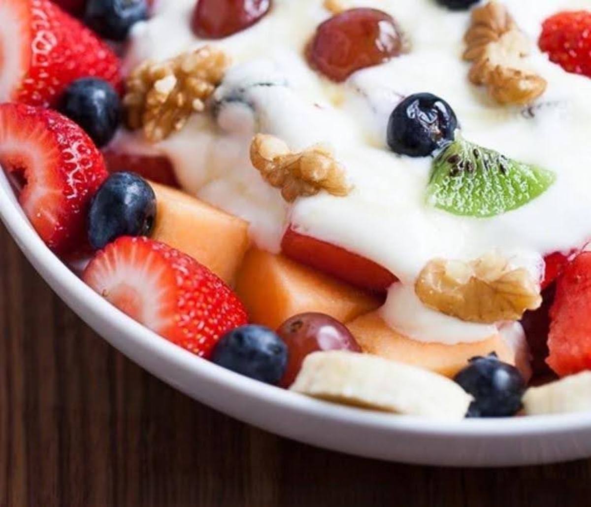سالاد میوه تابستانی-سالاد میوه با ماست