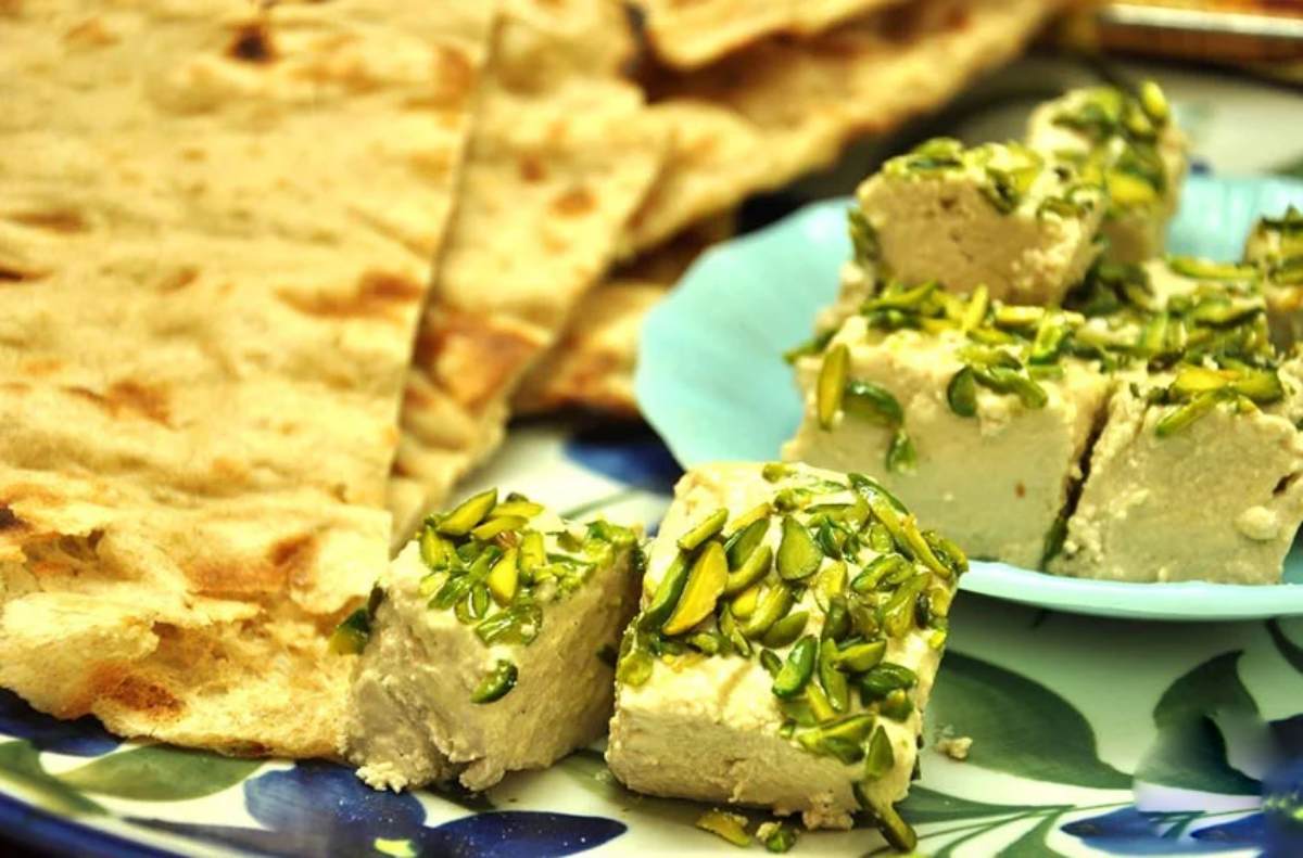 عصرانه خوشمزه ساده-حلوا ارده و نان