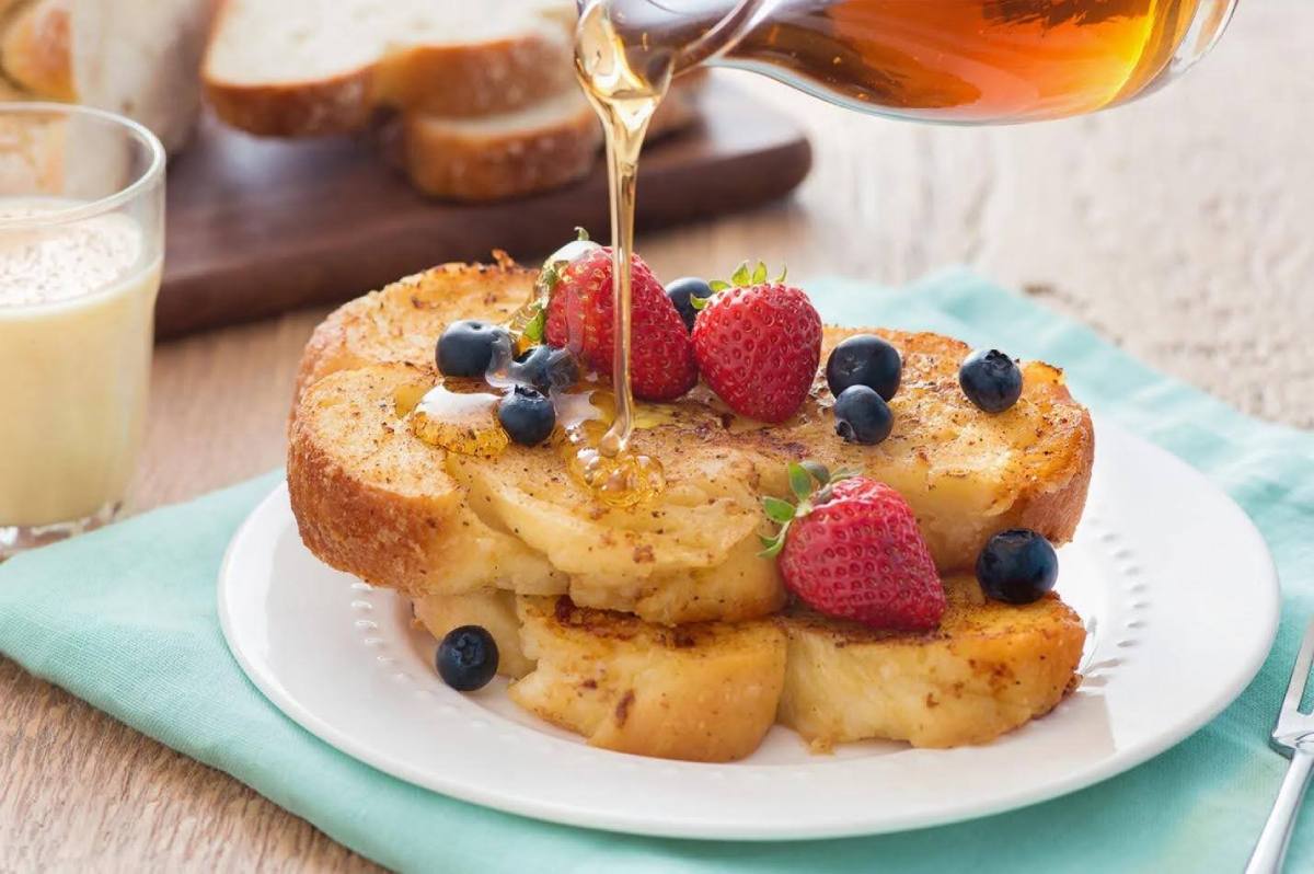 صبحانه با نان تست برای بچه ها