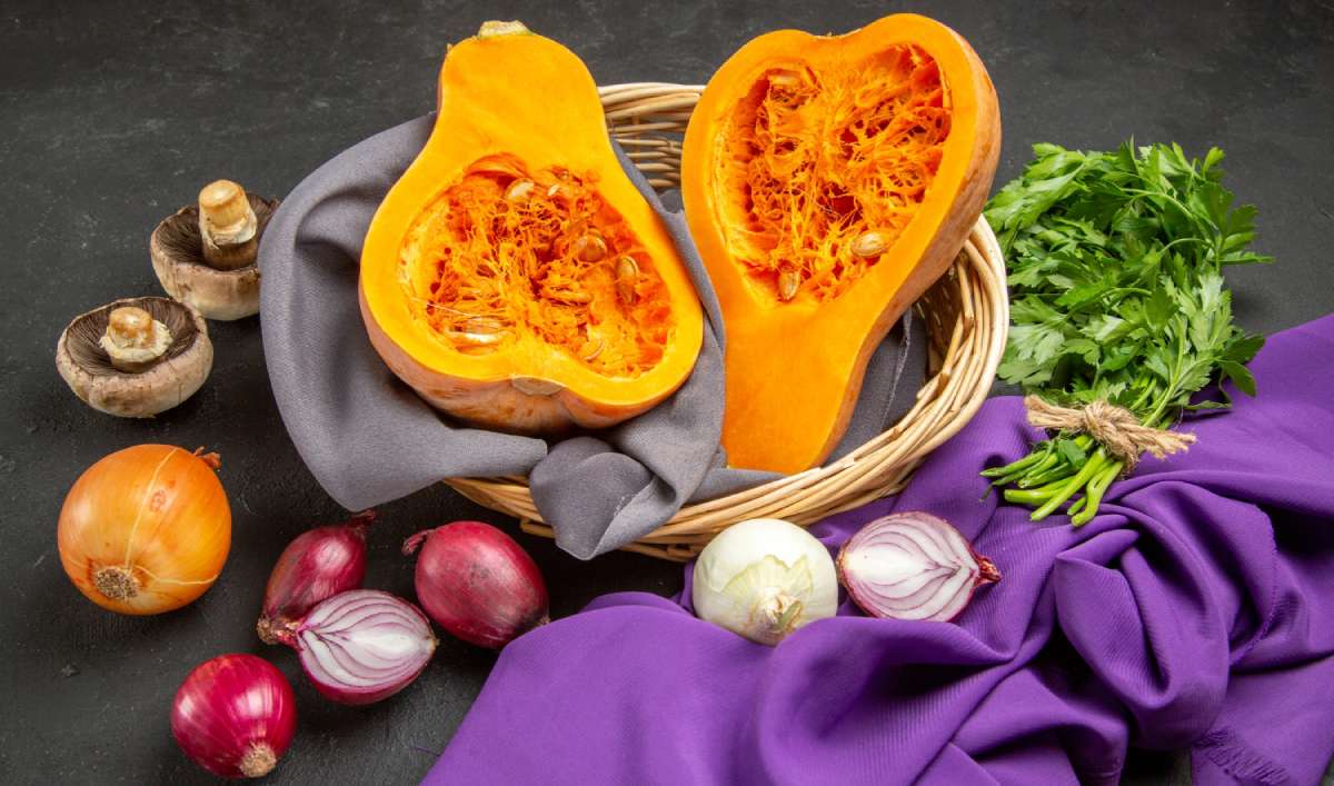 تهیه غذا با کدو حلوایی