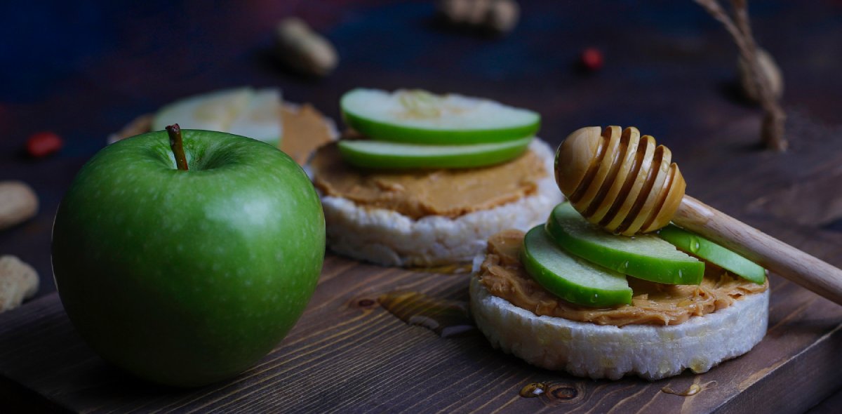 طرز تهیه لقمه مدرسه با کره بادام زمینی